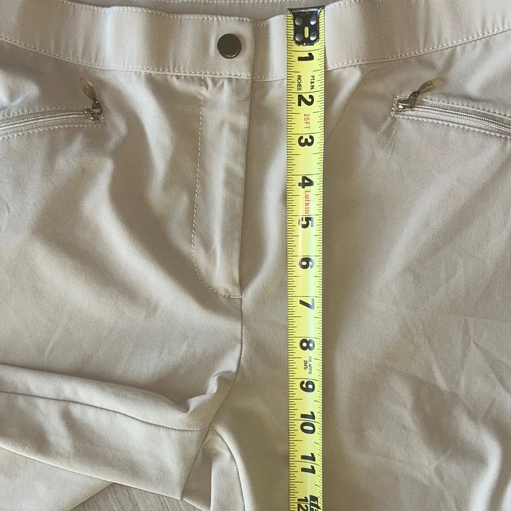 Chico's Zenergy Cargo Golf Shorts Women's 1.5 (10) Tan Khaki Travel Performance